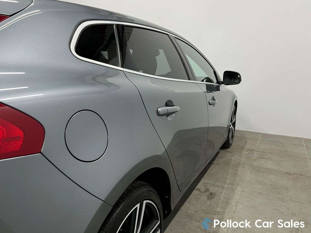2017 VOLVO V40 2017 VOLVO V40