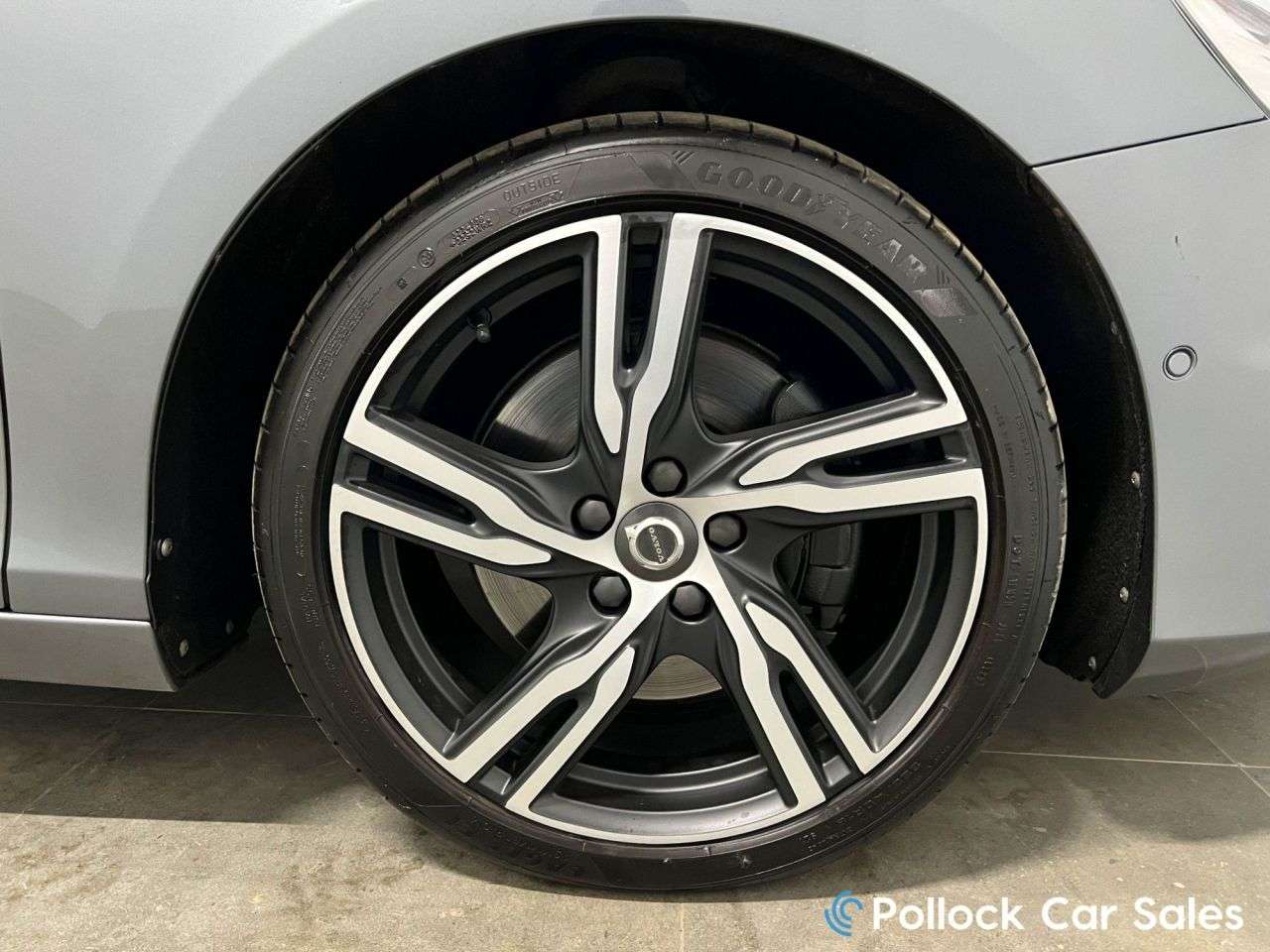 2017 VOLVO V40 2017 VOLVO V40