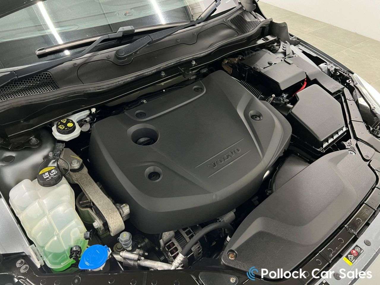 2017 VOLVO V40 2017 VOLVO V40