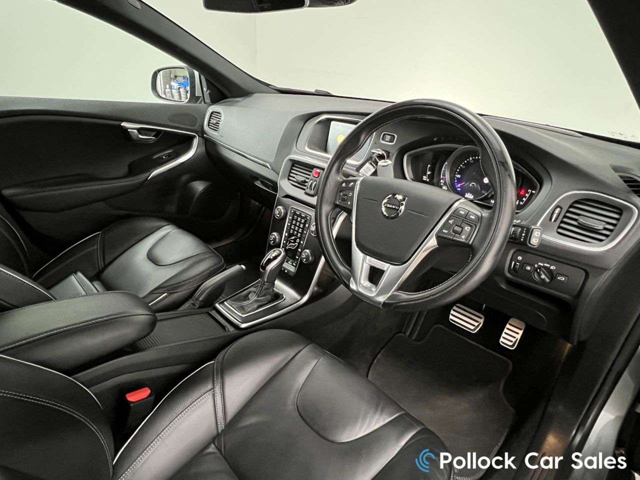 2017 VOLVO V40 2017 VOLVO V40