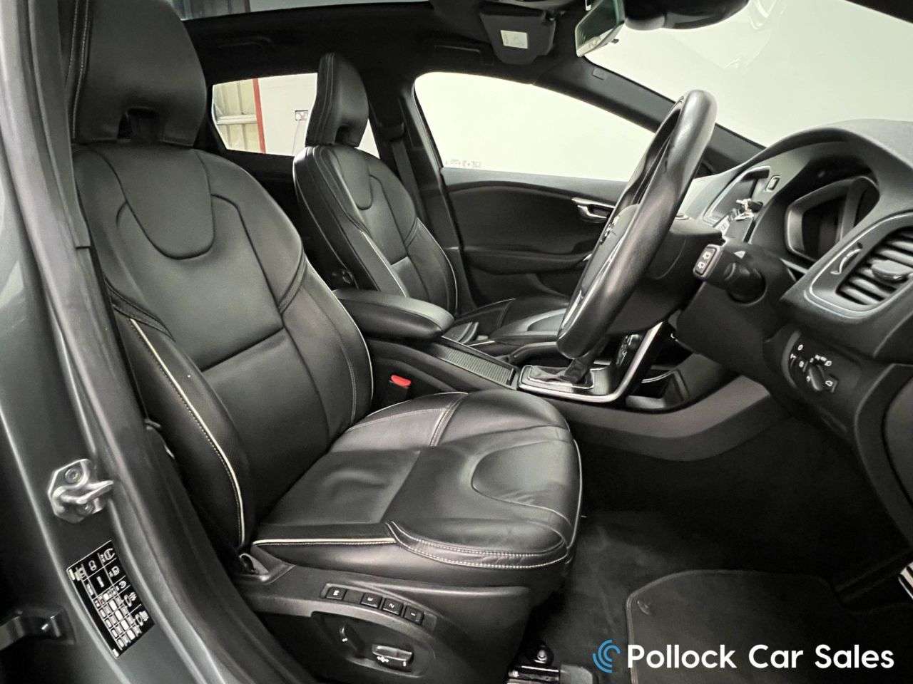 2017 VOLVO V40 2017 VOLVO V40