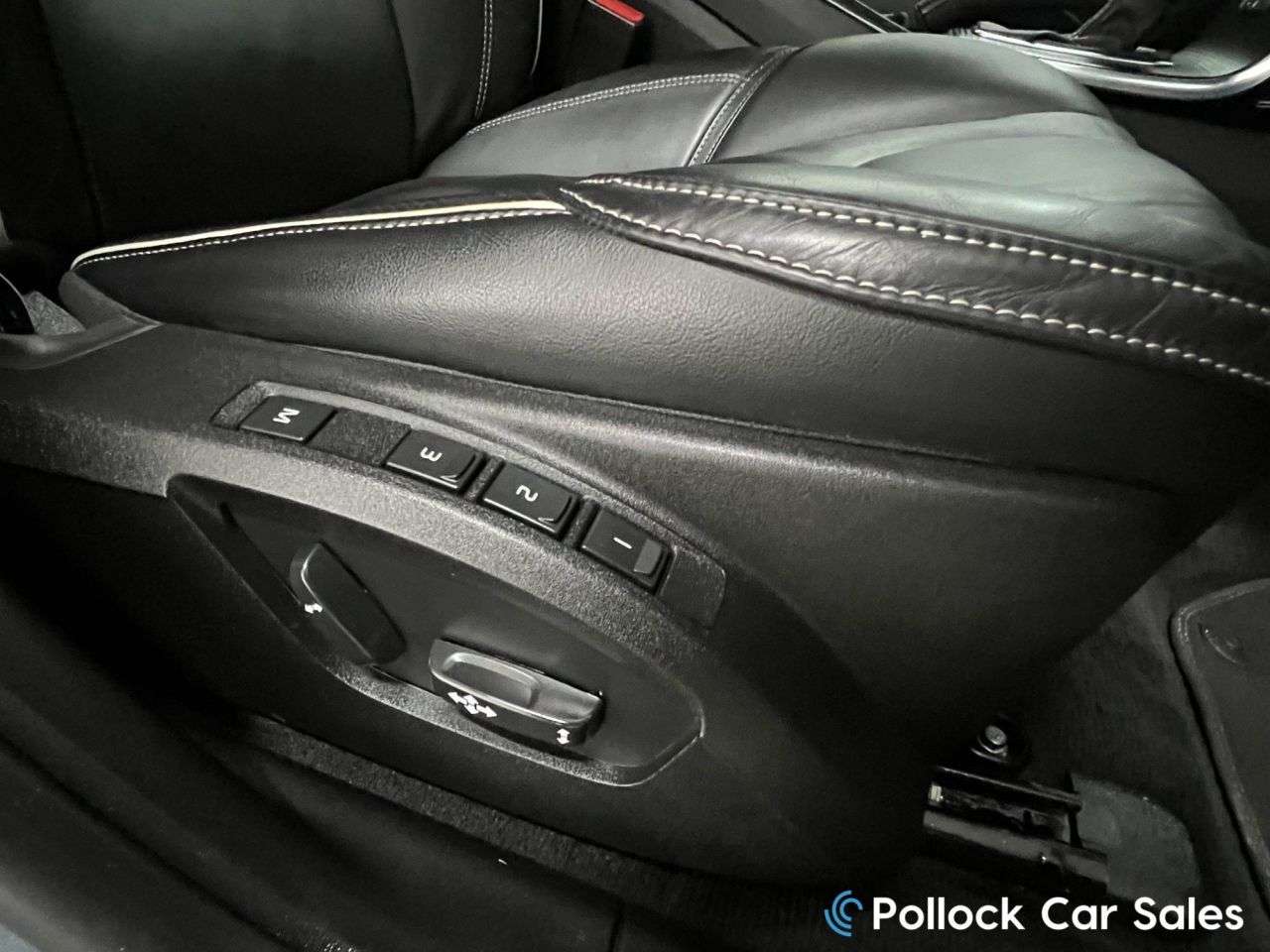 2017 VOLVO V40 2017 VOLVO V40