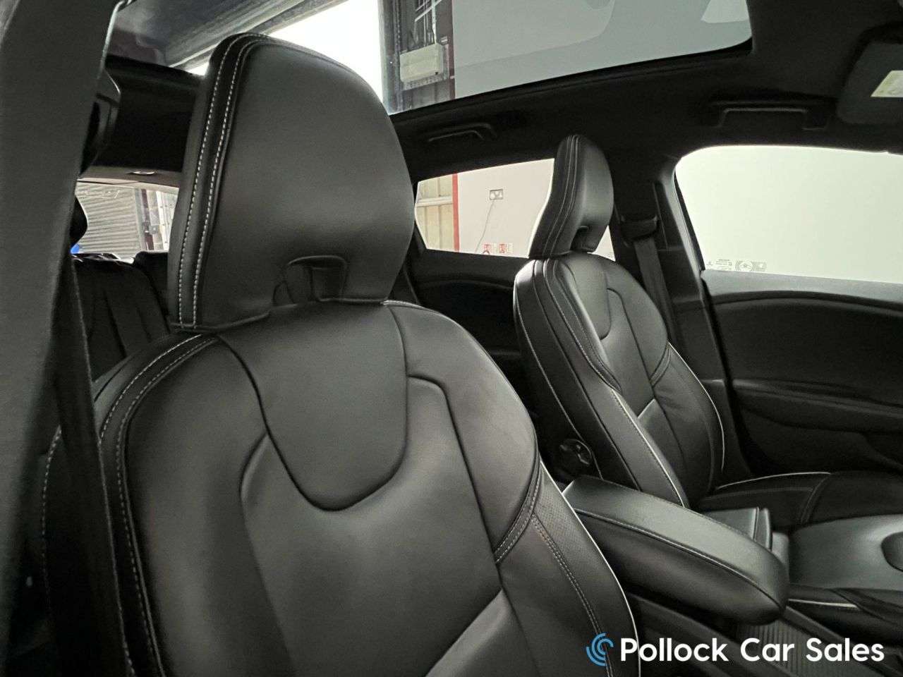 2017 VOLVO V40 2017 VOLVO V40