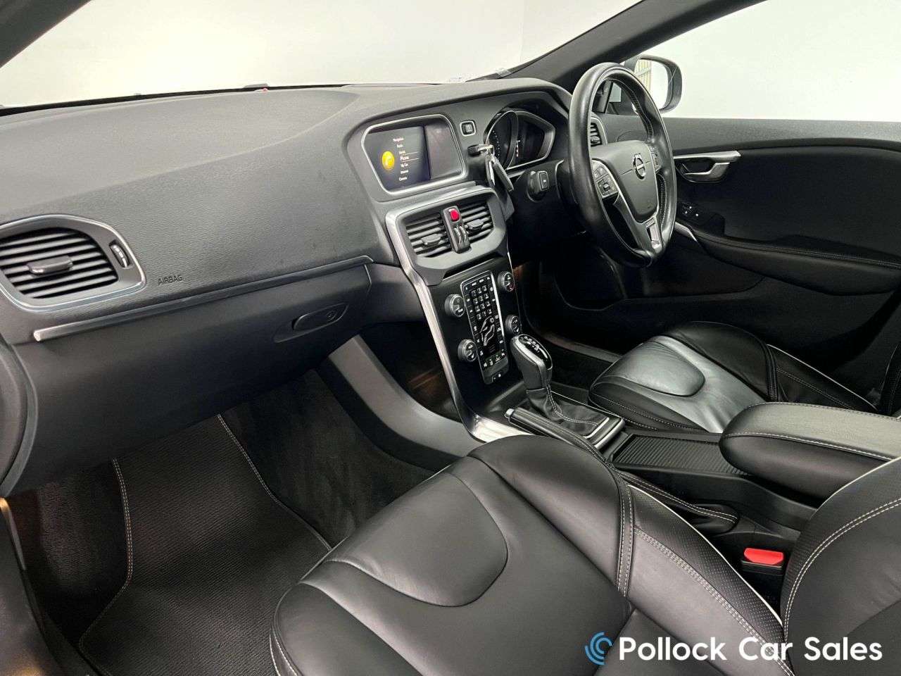 2017 VOLVO V40 2017 VOLVO V40