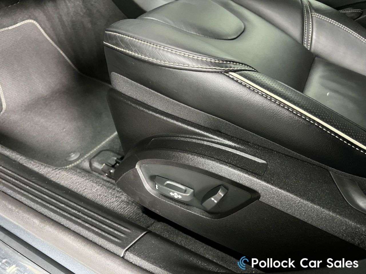 2017 VOLVO V40 2017 VOLVO V40