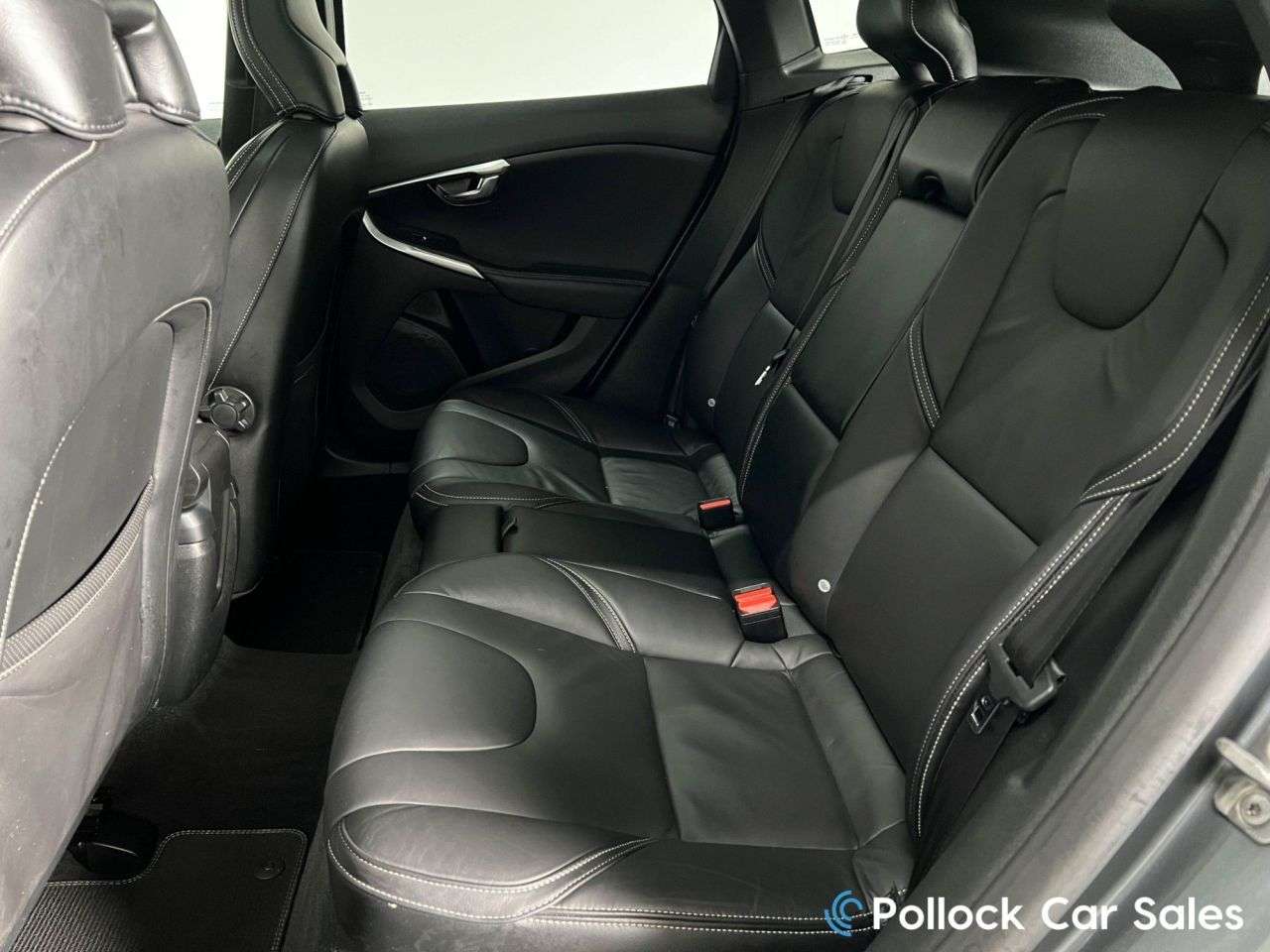 2017 VOLVO V40 2017 VOLVO V40