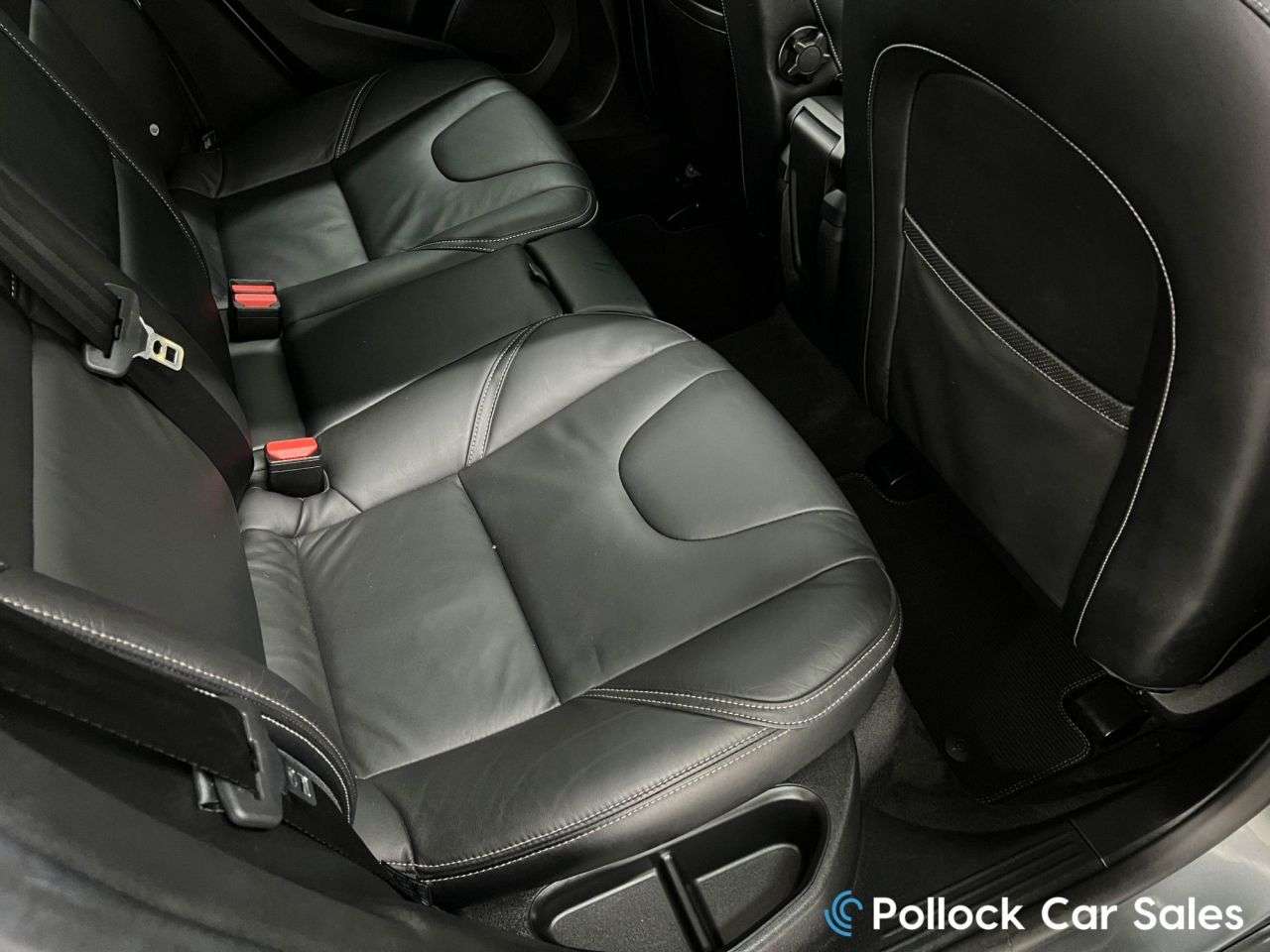 2017 VOLVO V40 2017 VOLVO V40
