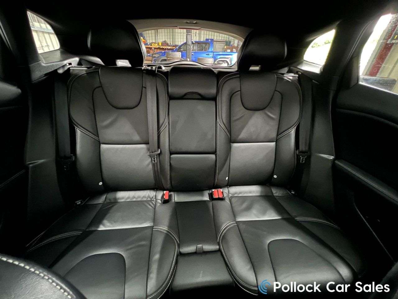 2017 VOLVO V40 2017 VOLVO V40