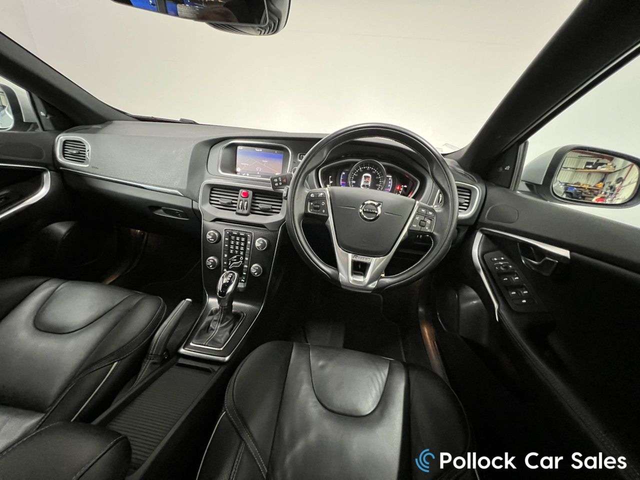 2017 VOLVO V40 2017 VOLVO V40