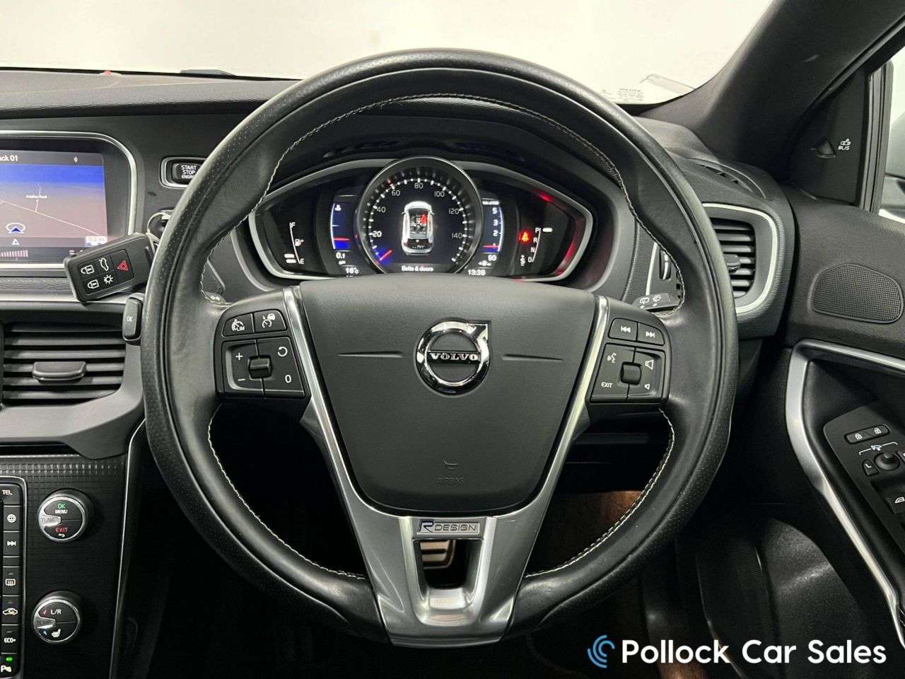 2017 VOLVO V40 2017 VOLVO V40