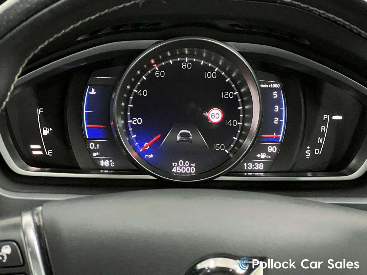 2017 VOLVO V40 2017 VOLVO V40