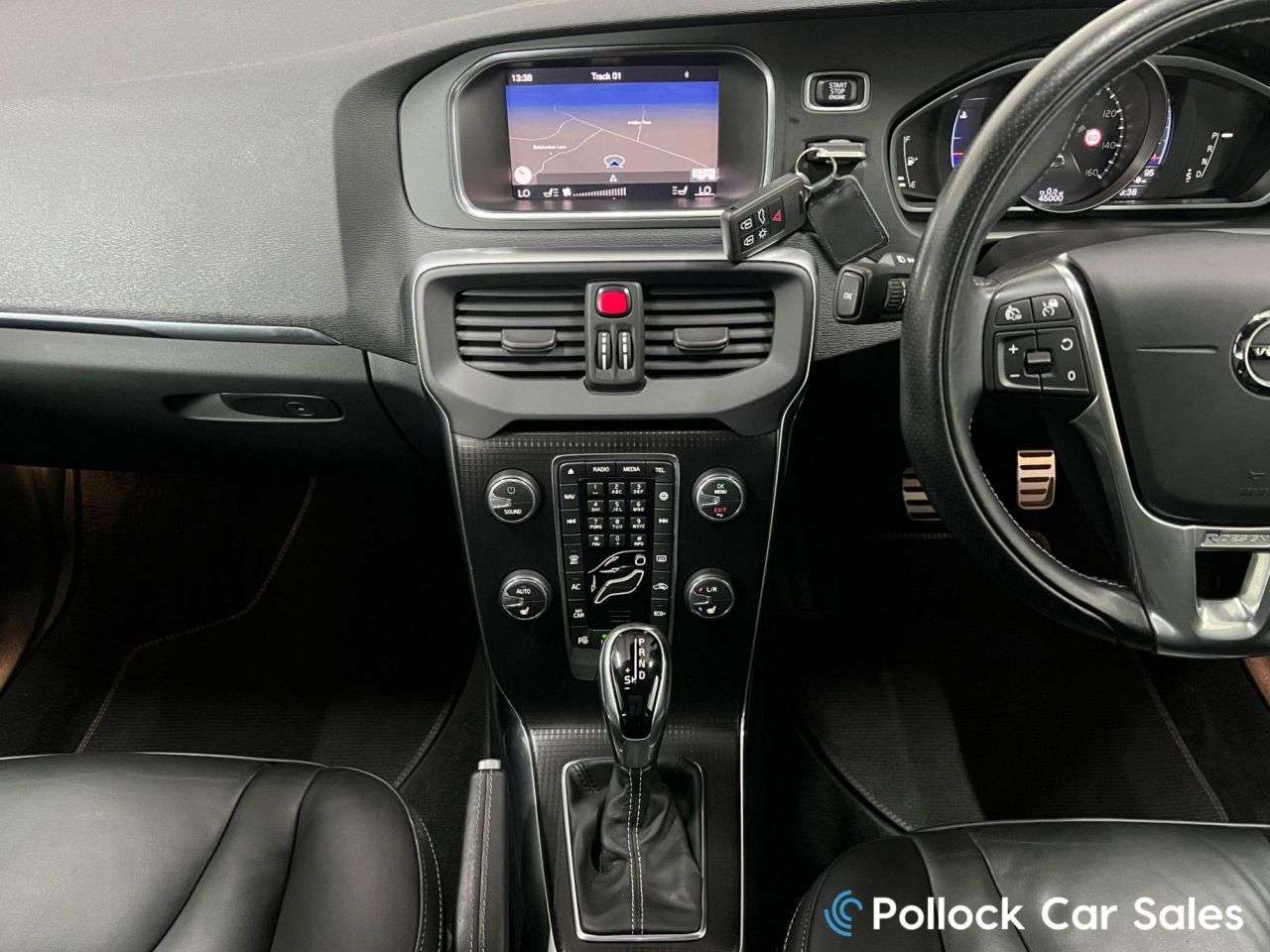 2017 VOLVO V40 2017 VOLVO V40