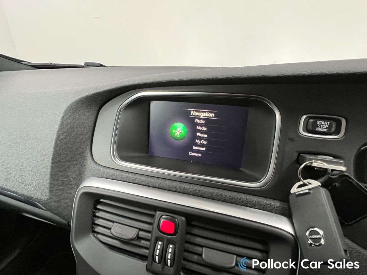 2017 VOLVO V40 2017 VOLVO V40