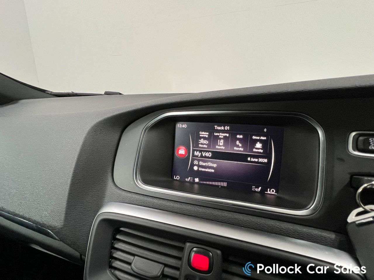 2017 VOLVO V40 2017 VOLVO V40