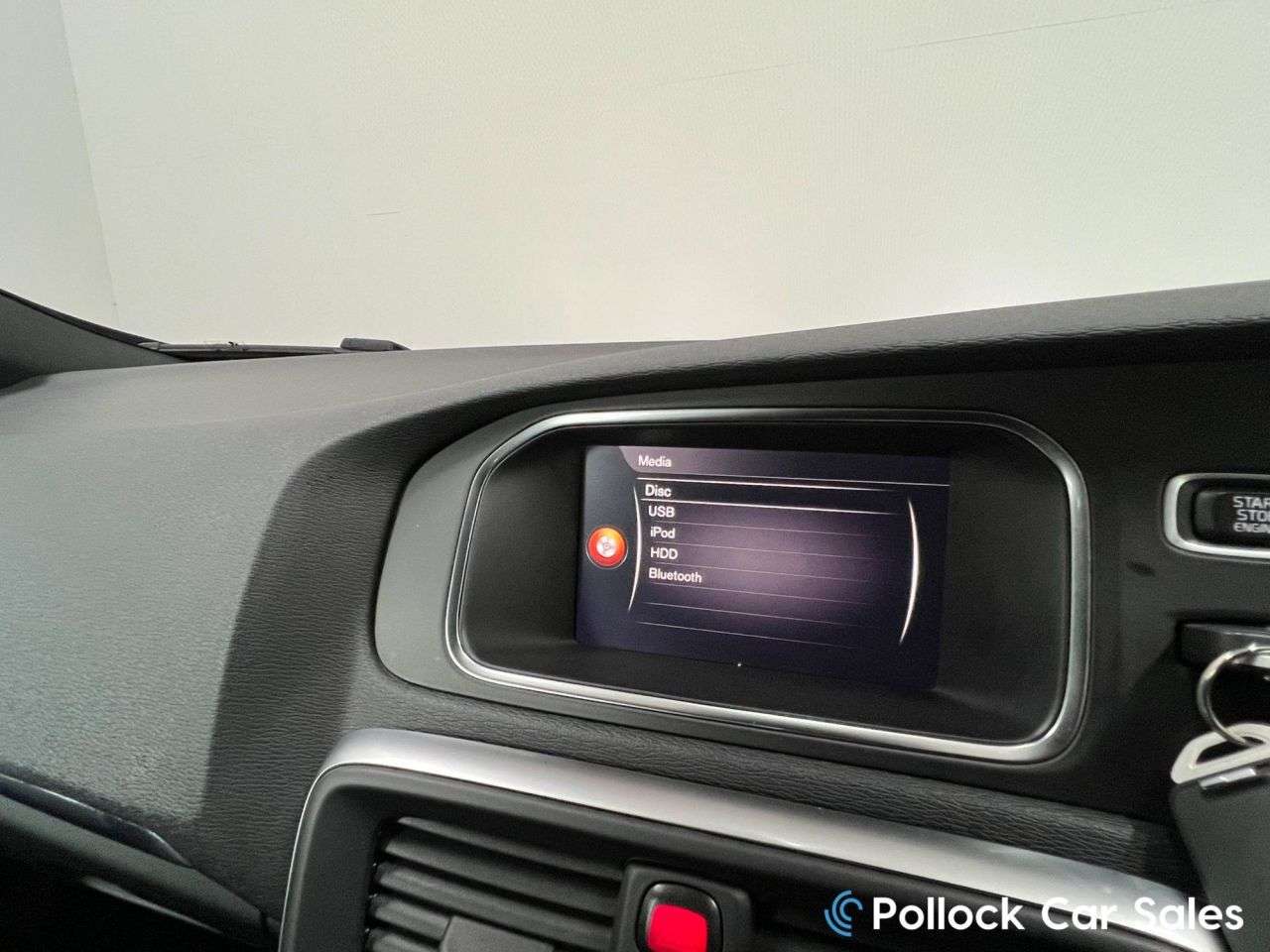 2017 VOLVO V40 2017 VOLVO V40