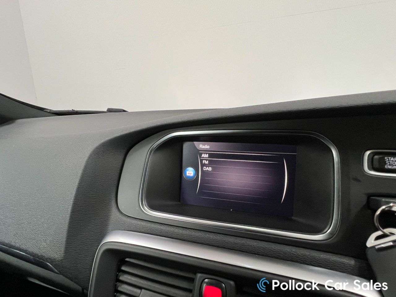 2017 VOLVO V40 2017 VOLVO V40