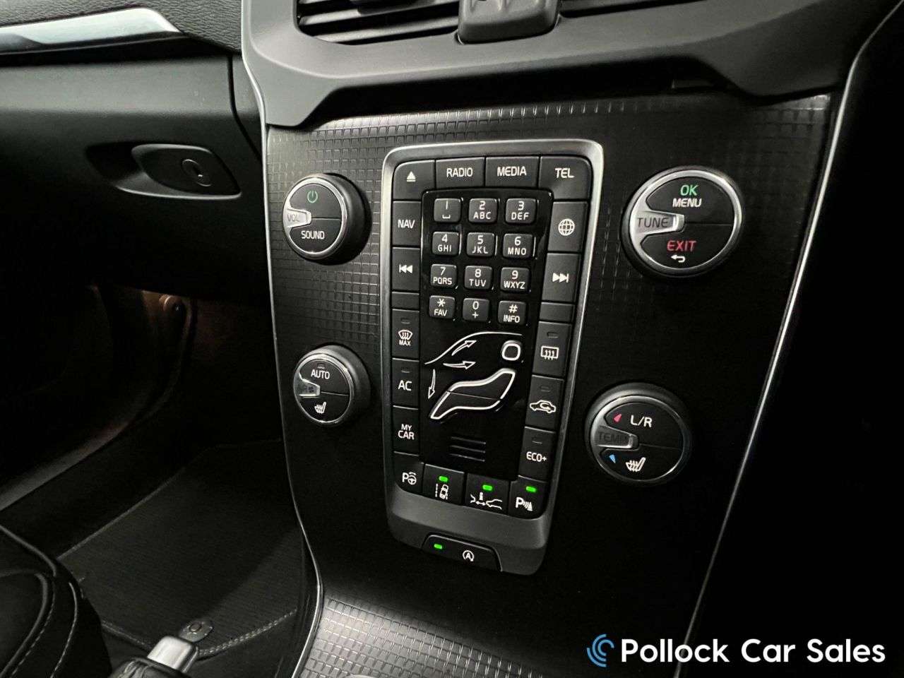 2017 VOLVO V40 2017 VOLVO V40