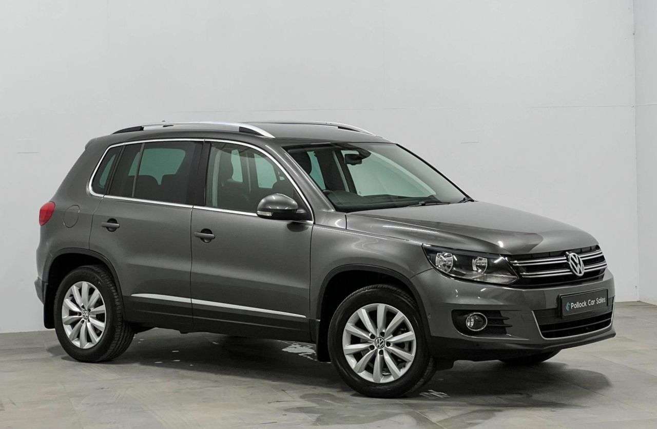A 2015 VOLKSWAGEN TIGUAN 2.0 TDI BlueMotion Tech Match SUV 5dr Diesel DSG 4WD Euro 5 (s/s) (140 ps) A 2015 VOLKSWAGEN TIGUAN 2.0 TDI BlueMotion Tech Match SUV 5dr Diesel DSG 4WD Euro 5 (s/s) (140 ps)