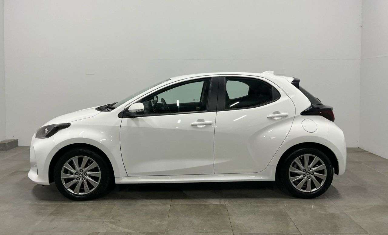 A 2023 TOYOTA YARIS 1.5 VVT-h Icon Hatchback 5dr Petrol Hybrid E-CVT Euro 6 (s/s) (116 ps) Hybr A 2023 TOYOTA YARIS 1.5 VVT-h Icon Hatchback 5dr Petrol Hybrid E-CVT Euro 6 (s/s) (116 ps) Hybr