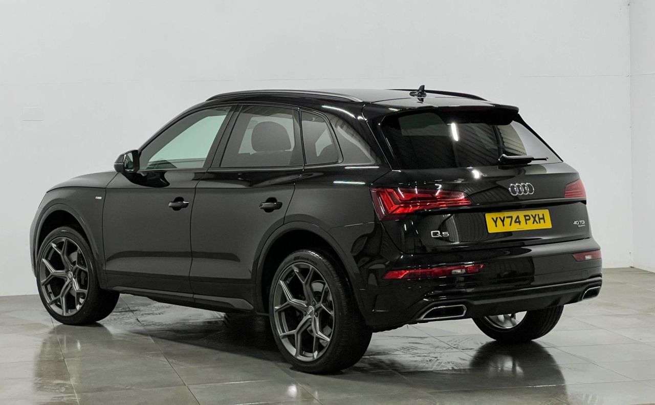 A 2024 AUDI Q5 2.0 TDI 40 S line SUV 5dr Diesel S Tronic quattro Euro 6 (s/s) (204 ps) 21" A 2024 AUDI Q5 2.0 TDI 40 S line SUV 5dr Diesel S Tronic quattro Euro 6 (s/s) (204 ps) 21"