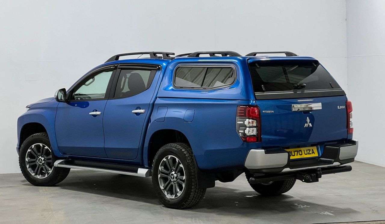 A 2020 MITSUBISHI L200 2.2 DI-D DC Warrior Pickup Double Cab 4dr Diesel Auto 4WD Euro 6 (s/s) (150 A 2020 MITSUBISHI L200 2.2 DI-D DC Warrior Pickup Double Cab 4dr Diesel Auto 4WD Euro 6 (s/s) (150