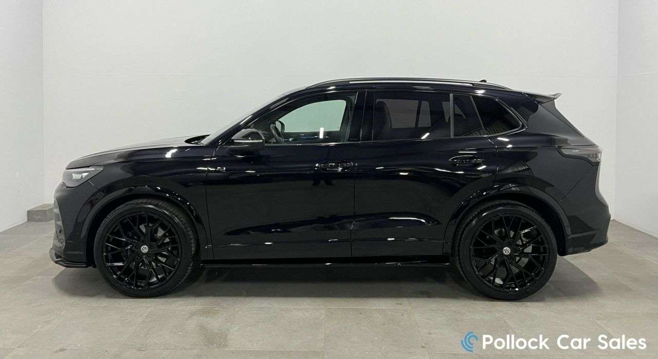 A 2024 VOLKSWAGEN TIGUAN 2.0 TDI R-Line SUV 5dr Diesel DSG Euro 6 (s/s) (150 ps) 21",Panoramic Glass A 2024 VOLKSWAGEN TIGUAN 2.0 TDI R-Line SUV 5dr Diesel DSG Euro 6 (s/s) (150 ps) 21",Panoramic Glass