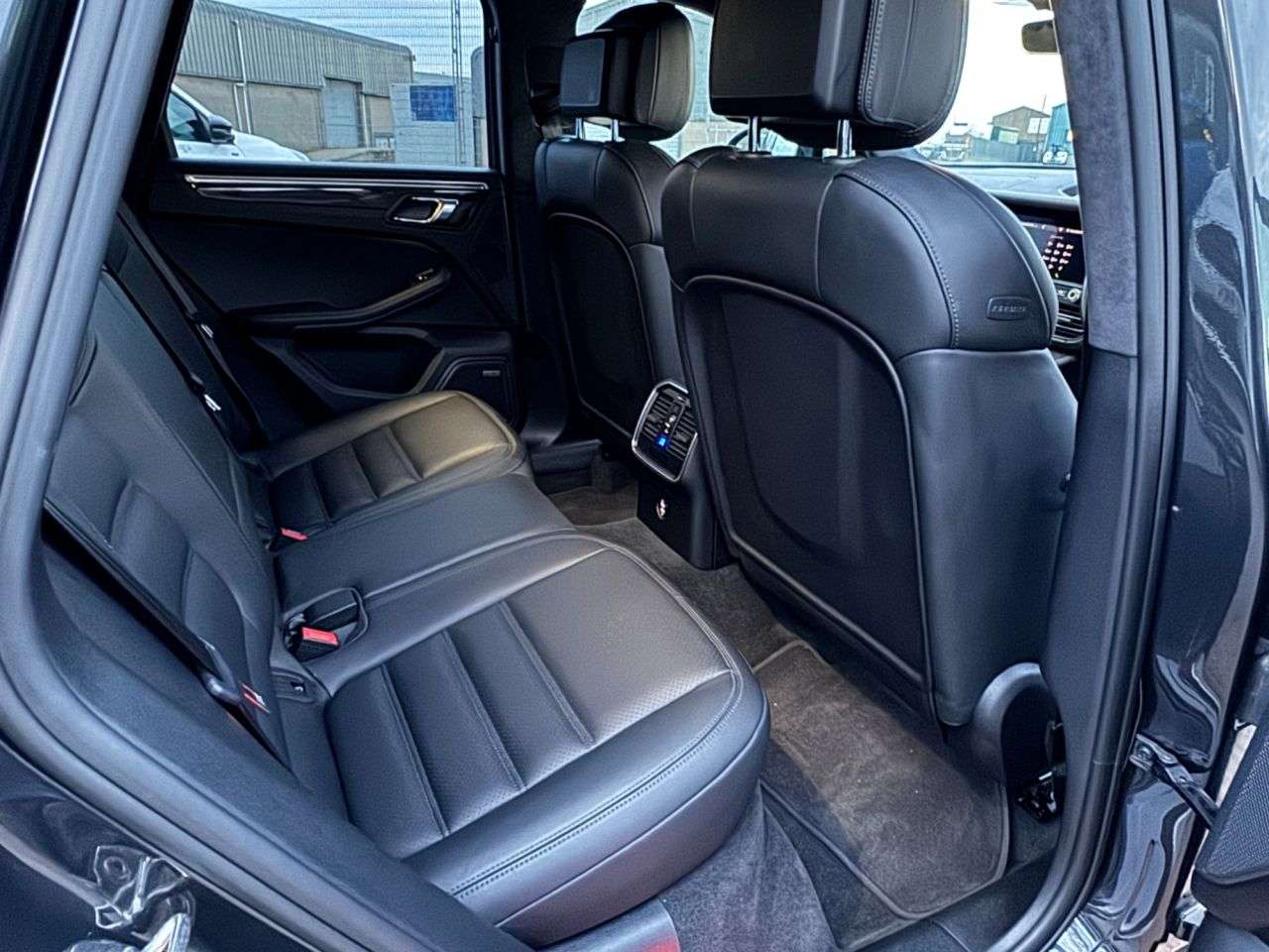 2019 PORSCHE MACAN 2019 PORSCHE MACAN