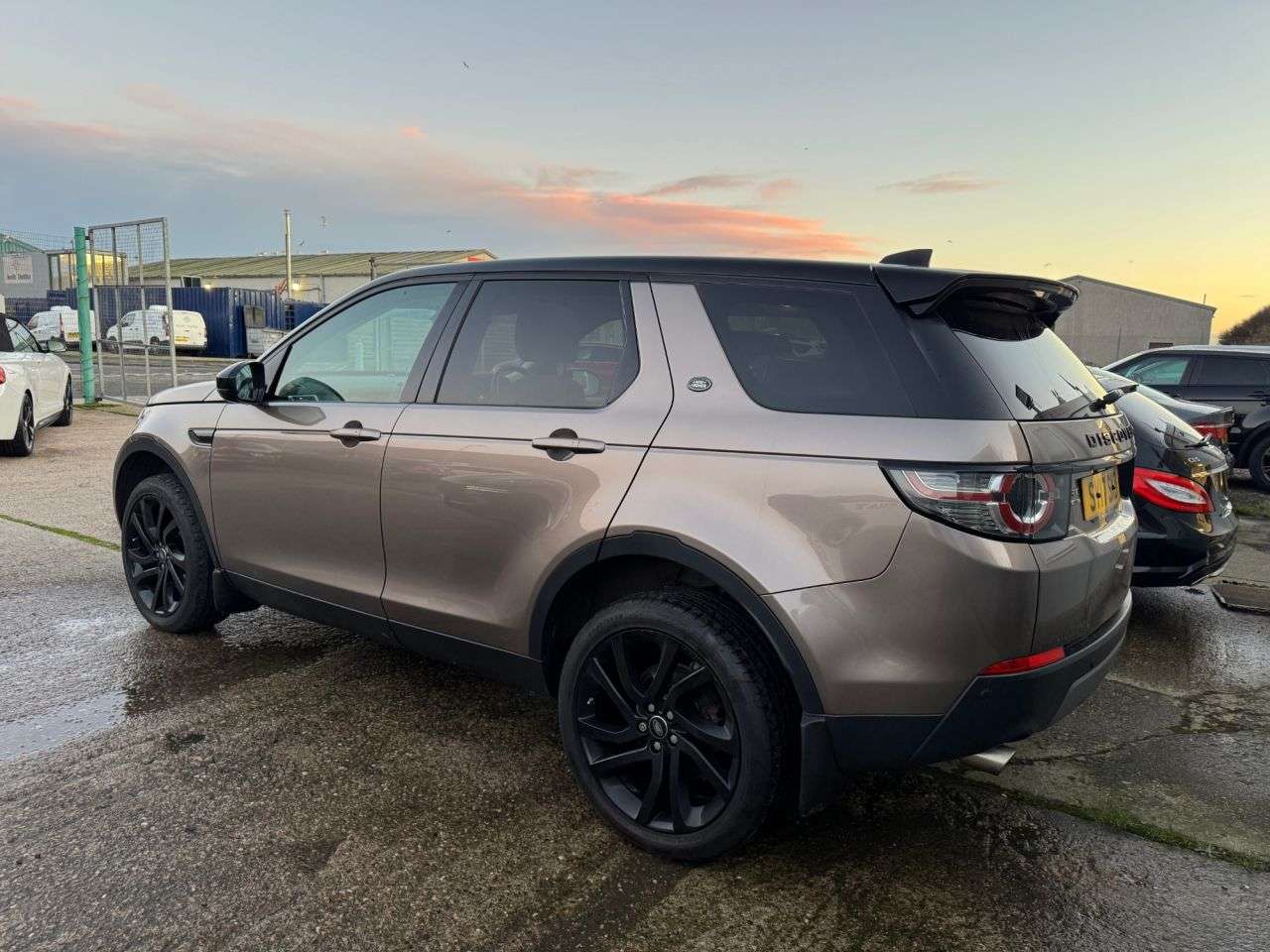 A 2017 LAND ROVER DISCOVERY SPORT 2.0 TD4 HSE Black SUV 5dr Diesel Auto 4WD Euro 6 (s/s) (180 ps) A 2017 LAND ROVER DISCOVERY SPORT 2.0 TD4 HSE Black SUV 5dr Diesel Auto 4WD Euro 6 (s/s) (180 ps)