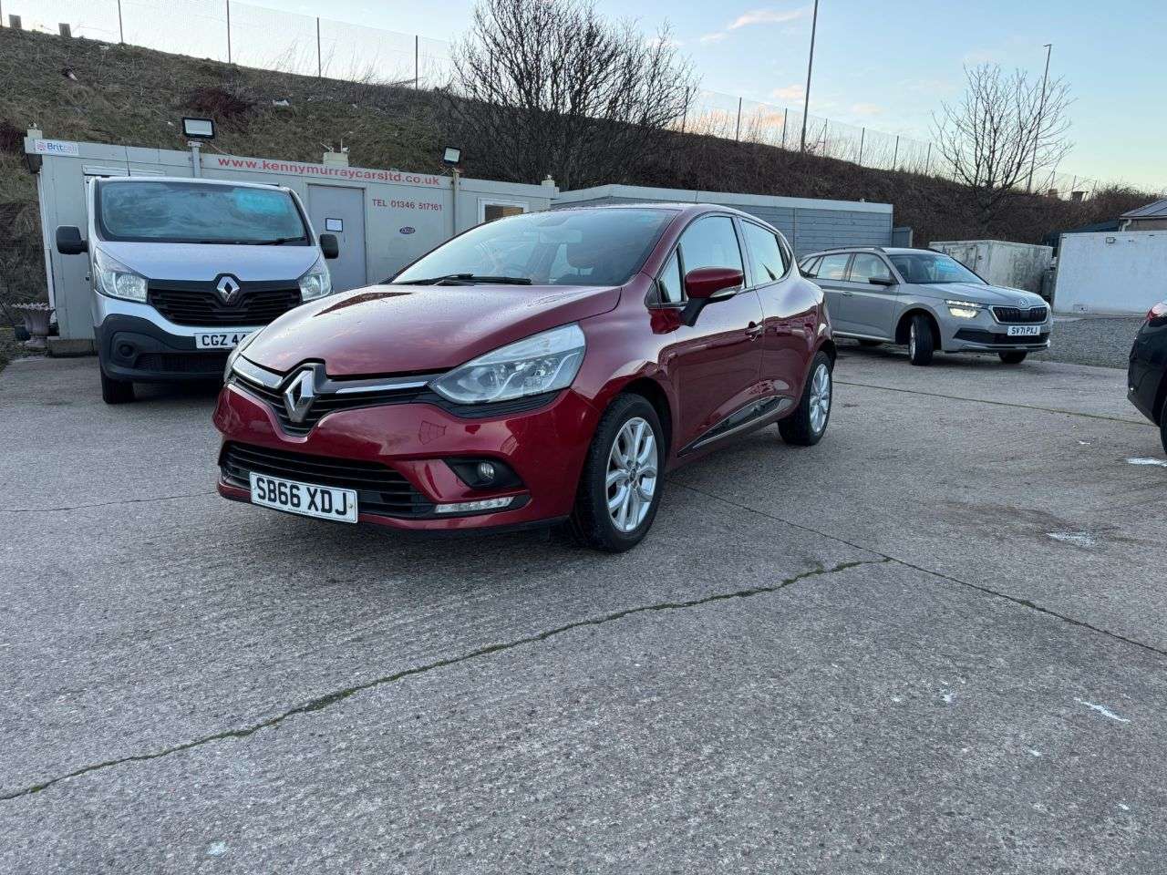 A 2016 RENAULT CLIO 1.2 16V Dynamique Nav Hatchback 5dr Petrol Manual Euro 6 (75 ps) A 2016 RENAULT CLIO 1.2 16V Dynamique Nav Hatchback 5dr Petrol Manual Euro 6 (75 ps)