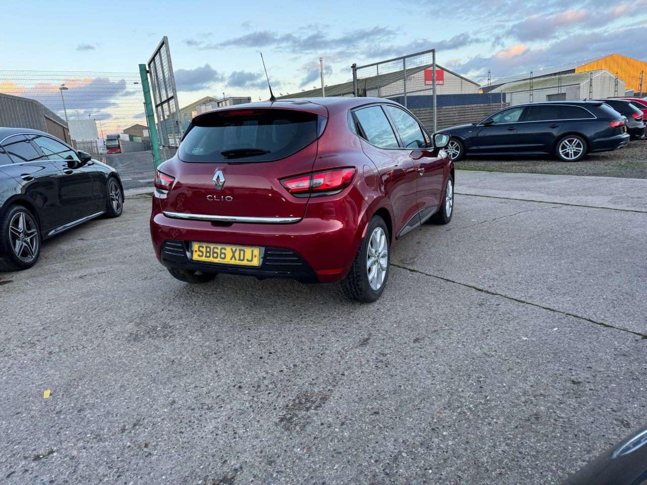 2016 RENAULT CLIO 2016 RENAULT CLIO