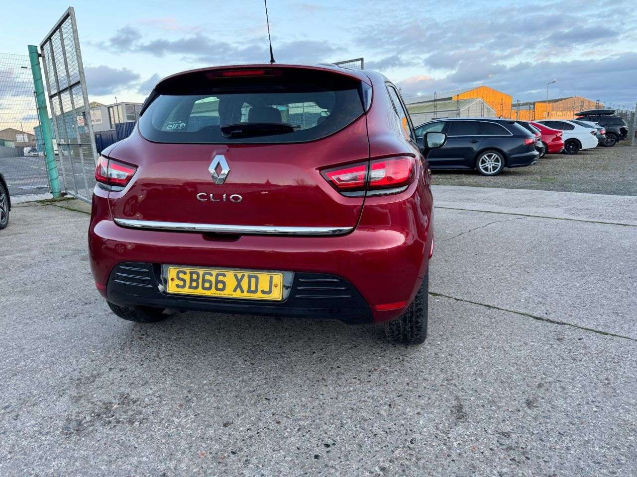 2016 RENAULT CLIO 2016 RENAULT CLIO