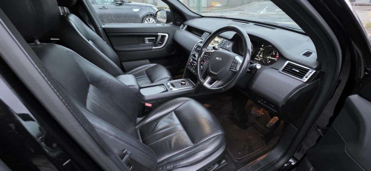 A 2019 LAND ROVER DISCOVERY SPORT 2.0 TD4 Landmark SUV 5dr Diesel Auto 4WD Euro 6 (s/s) (180 ps) A 2019 LAND ROVER DISCOVERY SPORT 2.0 TD4 Landmark SUV 5dr Diesel Auto 4WD Euro 6 (s/s) (180 ps)