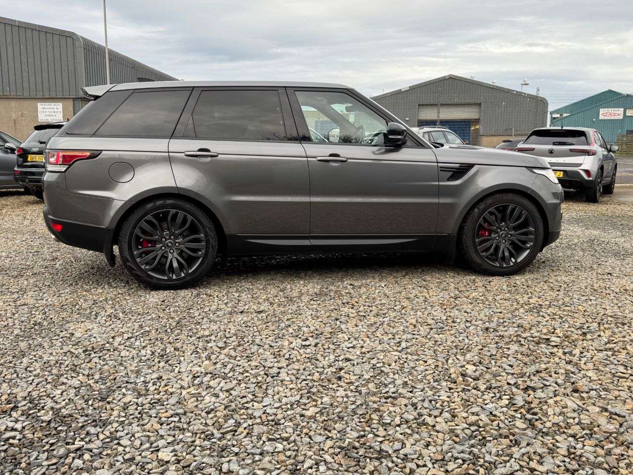 A 2017 LAND ROVER RANGE ROVER SPORT 3.0 SD V6 HSE Dynamic SUV 5dr Diesel Auto 4WD Euro 6 (s/s) (306 ps) A 2017 LAND ROVER RANGE ROVER SPORT 3.0 SD V6 HSE Dynamic SUV 5dr Diesel Auto 4WD Euro 6 (s/s) (306 ps)
