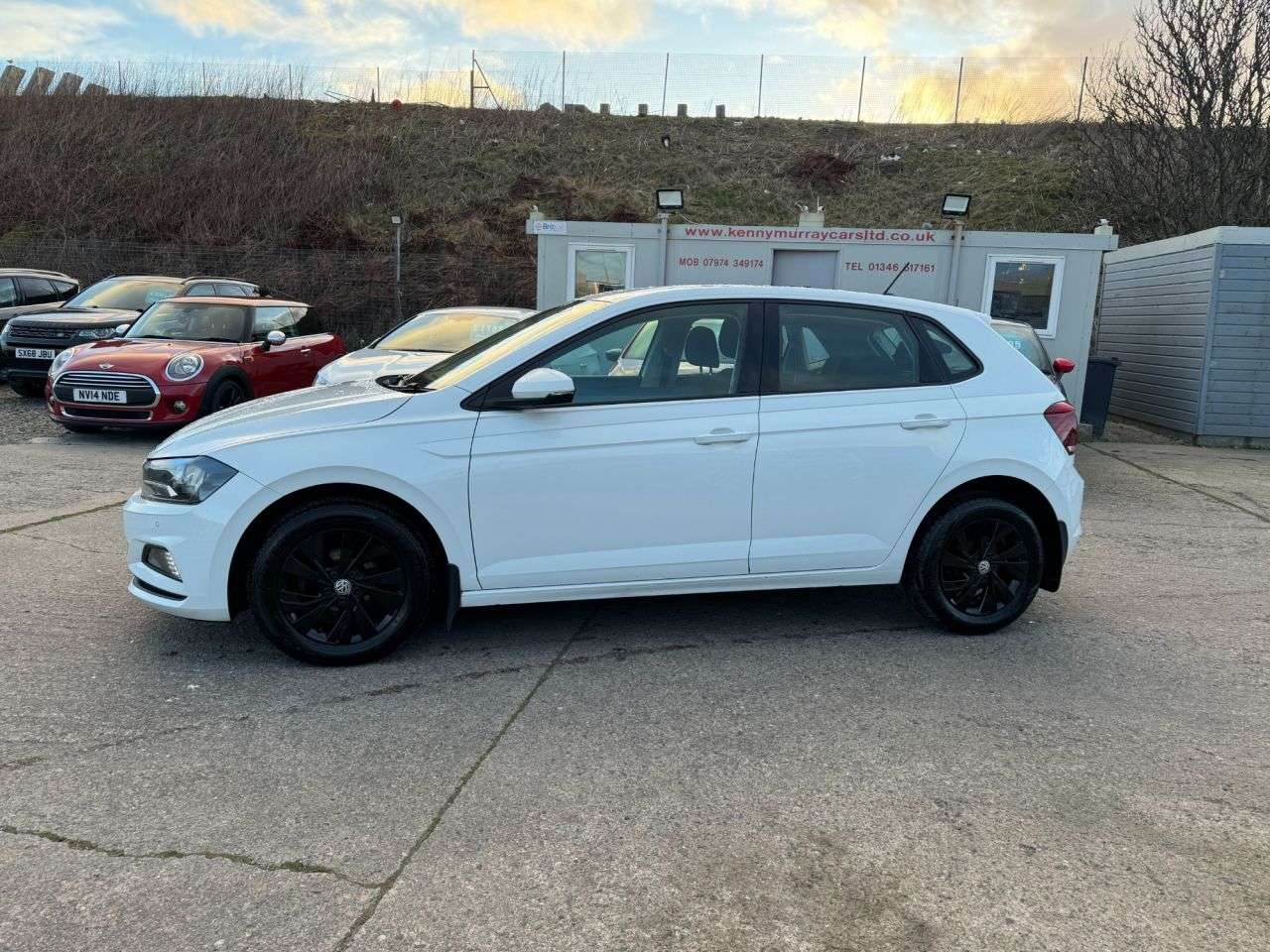 A 2018 VOLKSWAGEN POLO 1.0 SE Hatchback 5dr Petrol Manual Euro 6 (s/s) (65 ps) A 2018 VOLKSWAGEN POLO 1.0 SE Hatchback 5dr Petrol Manual Euro 6 (s/s) (65 ps)