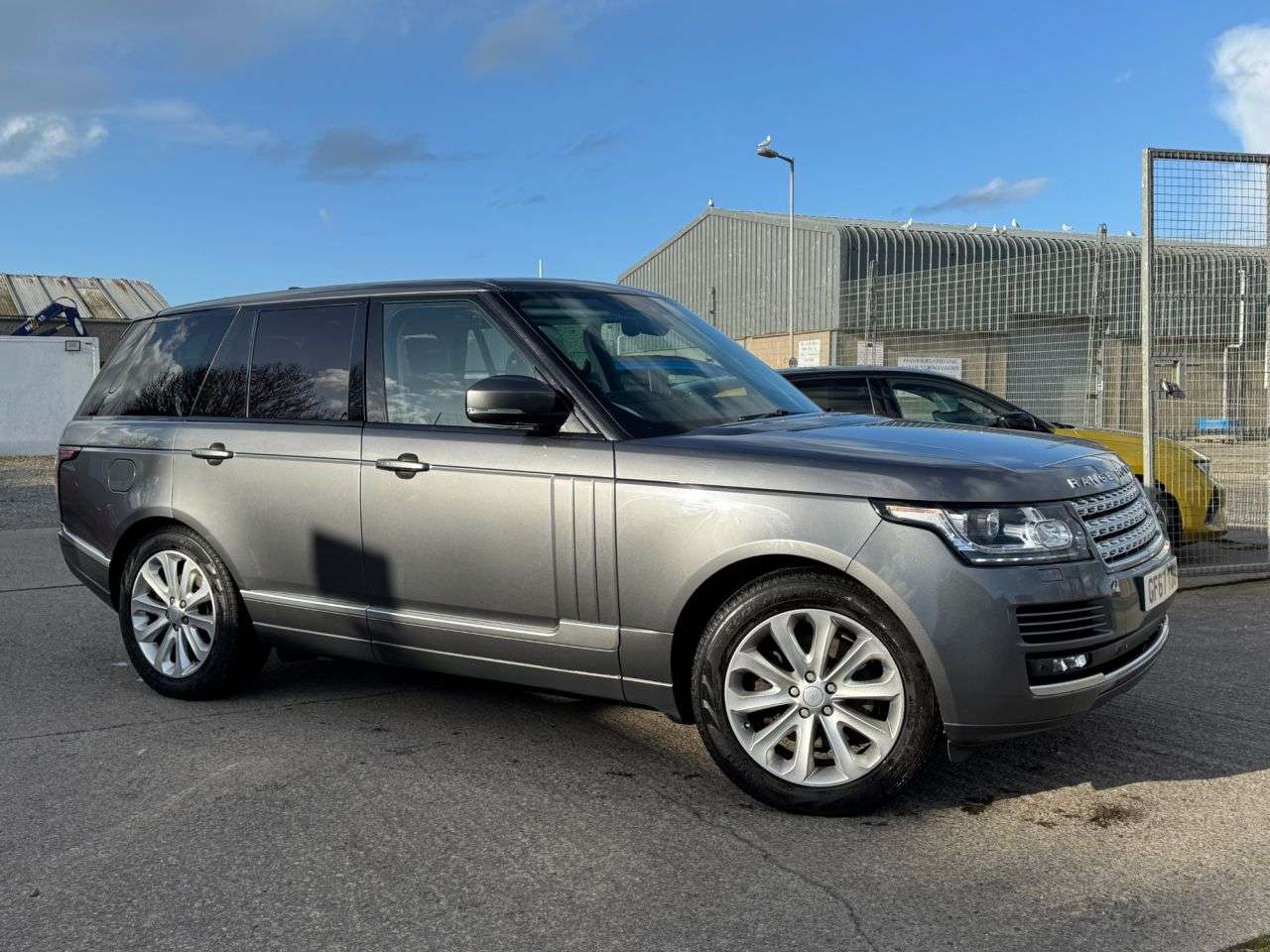 A 2017 LAND ROVER RANGE ROVER 3.0 TD V6 Vogue SUV 5dr Diesel Auto 4WD Euro 6 (s/s) (258 ps) A 2017 LAND ROVER RANGE ROVER 3.0 TD V6 Vogue SUV 5dr Diesel Auto 4WD Euro 6 (s/s) (258 ps)