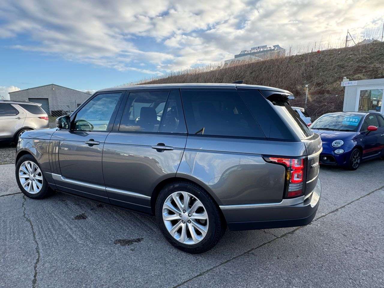 A 2017 LAND ROVER RANGE ROVER 3.0 TD V6 Vogue SUV 5dr Diesel Auto 4WD Euro 6 (s/s) (258 ps) A 2017 LAND ROVER RANGE ROVER 3.0 TD V6 Vogue SUV 5dr Diesel Auto 4WD Euro 6 (s/s) (258 ps)