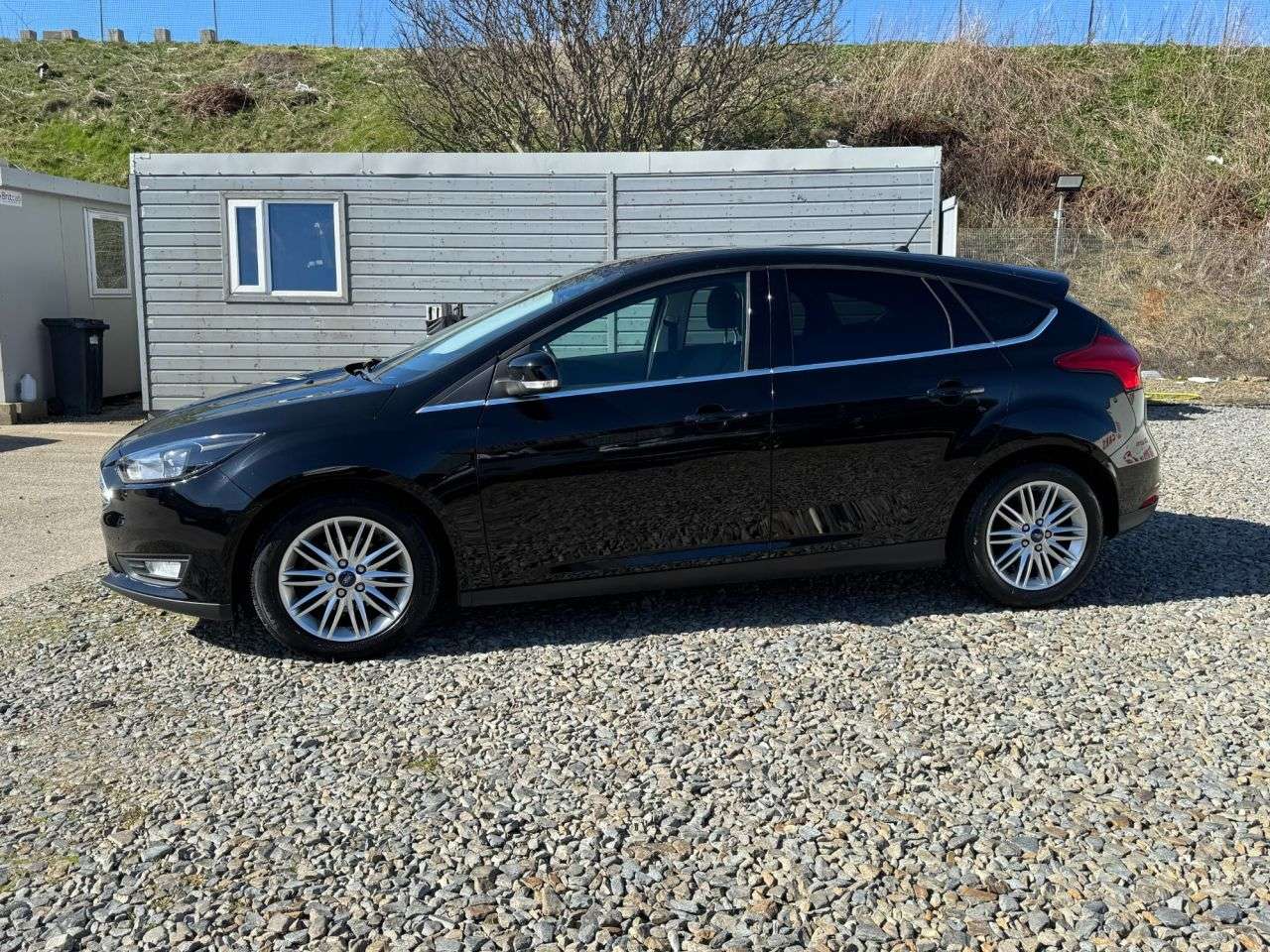 A 2022 FORD FOCUS 1.0T EcoBoost Zetec Edition Hatchback 5dr Petrol Manual Euro 6 (s/s) (125 p A 2022 FORD FOCUS 1.0T EcoBoost Zetec Edition Hatchback 5dr Petrol Manual Euro 6 (s/s) (125 p