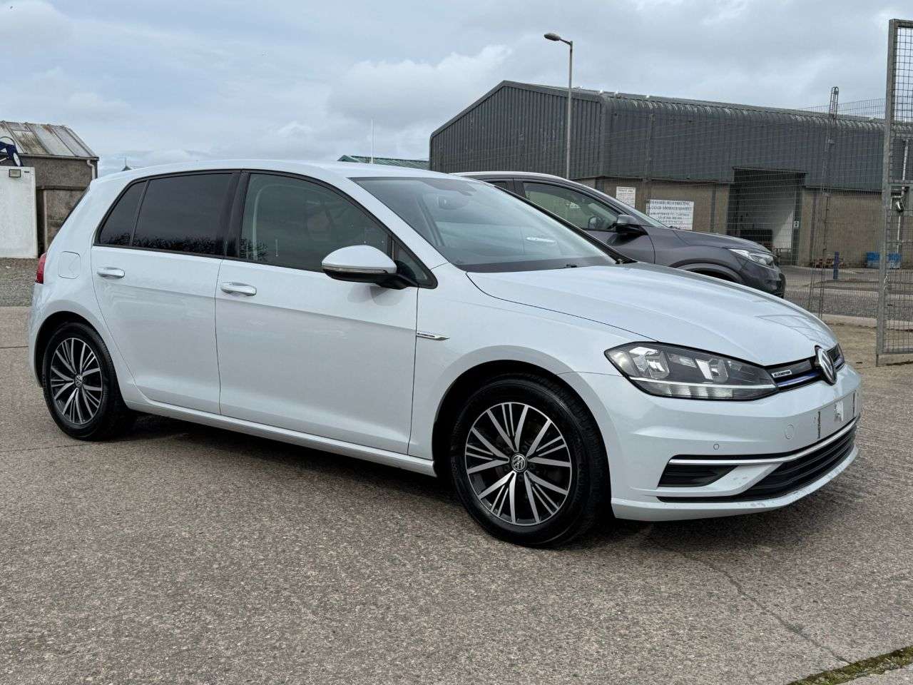 A 2020 VOLKSWAGEN GOLF 1.5 TSI EVO SE Nav Hatchback 5dr Petrol Manual Euro 6 (s/s) (130 ps) A 2020 VOLKSWAGEN GOLF 1.5 TSI EVO SE Nav Hatchback 5dr Petrol Manual Euro 6 (s/s) (130 ps)