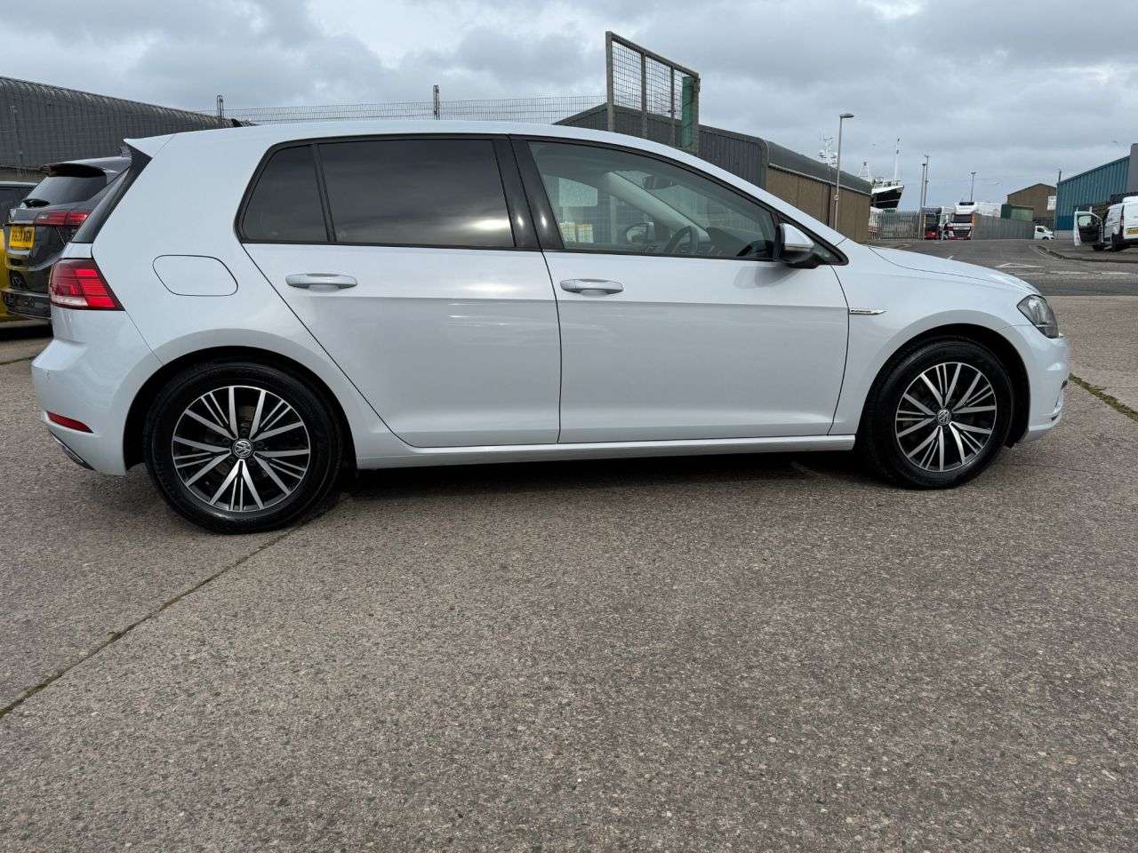 A 2020 VOLKSWAGEN GOLF 1.5 TSI EVO SE Nav Hatchback 5dr Petrol Manual Euro 6 (s/s) (130 ps) A 2020 VOLKSWAGEN GOLF 1.5 TSI EVO SE Nav Hatchback 5dr Petrol Manual Euro 6 (s/s) (130 ps)