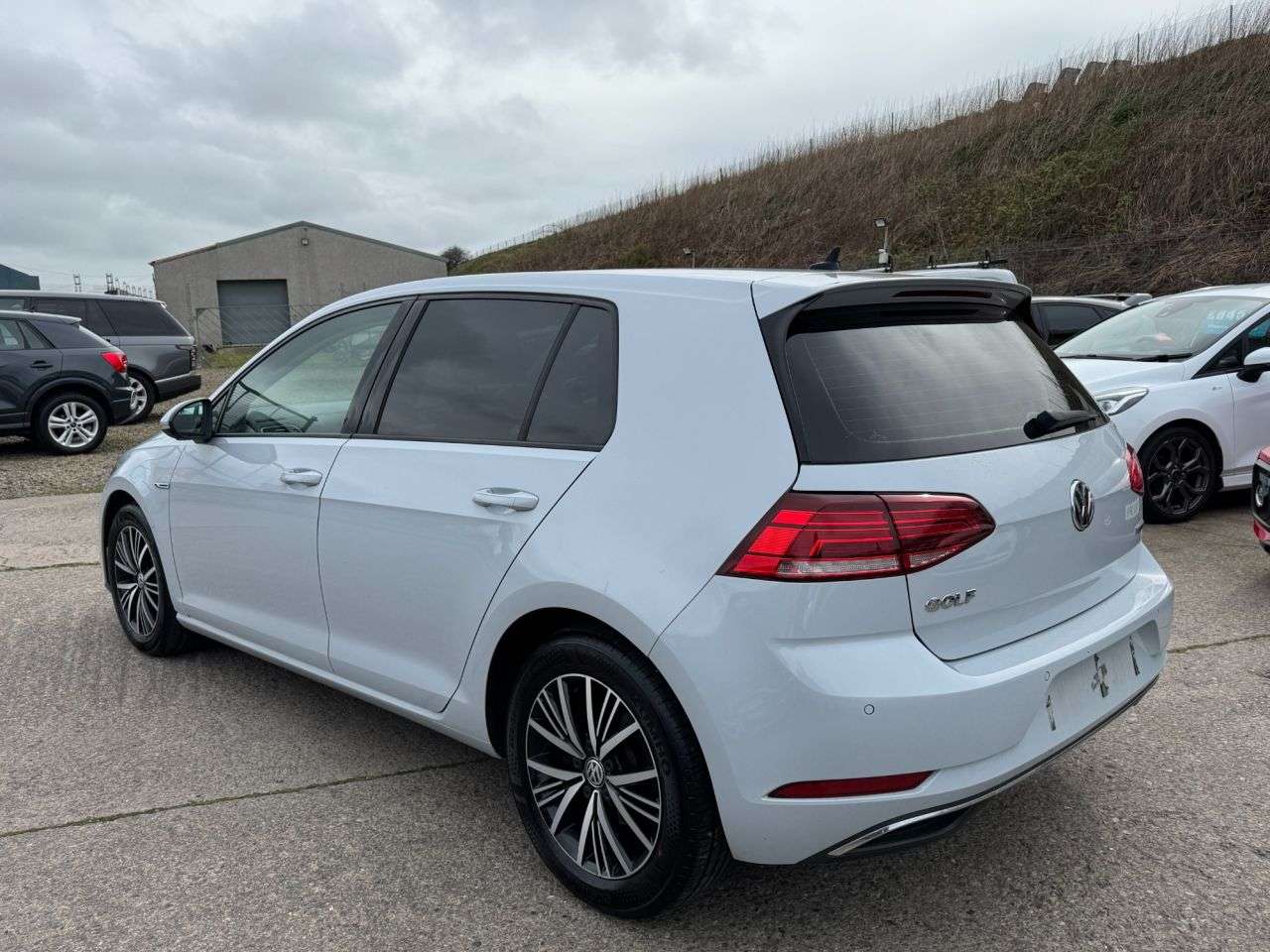 A 2020 VOLKSWAGEN GOLF 1.5 TSI EVO SE Nav Hatchback 5dr Petrol Manual Euro 6 (s/s) (130 ps) A 2020 VOLKSWAGEN GOLF 1.5 TSI EVO SE Nav Hatchback 5dr Petrol Manual Euro 6 (s/s) (130 ps)