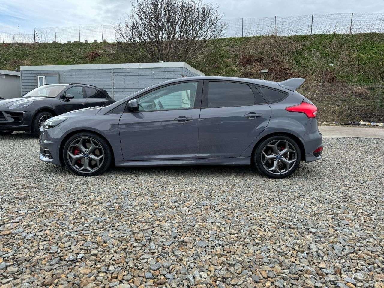 A 2016 FORD FOCUS 2.0T EcoBoost ST-3 Hatchback 5dr Petrol Manual Euro 6 (s/s) (250 ps) A 2016 FORD FOCUS 2.0T EcoBoost ST-3 Hatchback 5dr Petrol Manual Euro 6 (s/s) (250 ps)