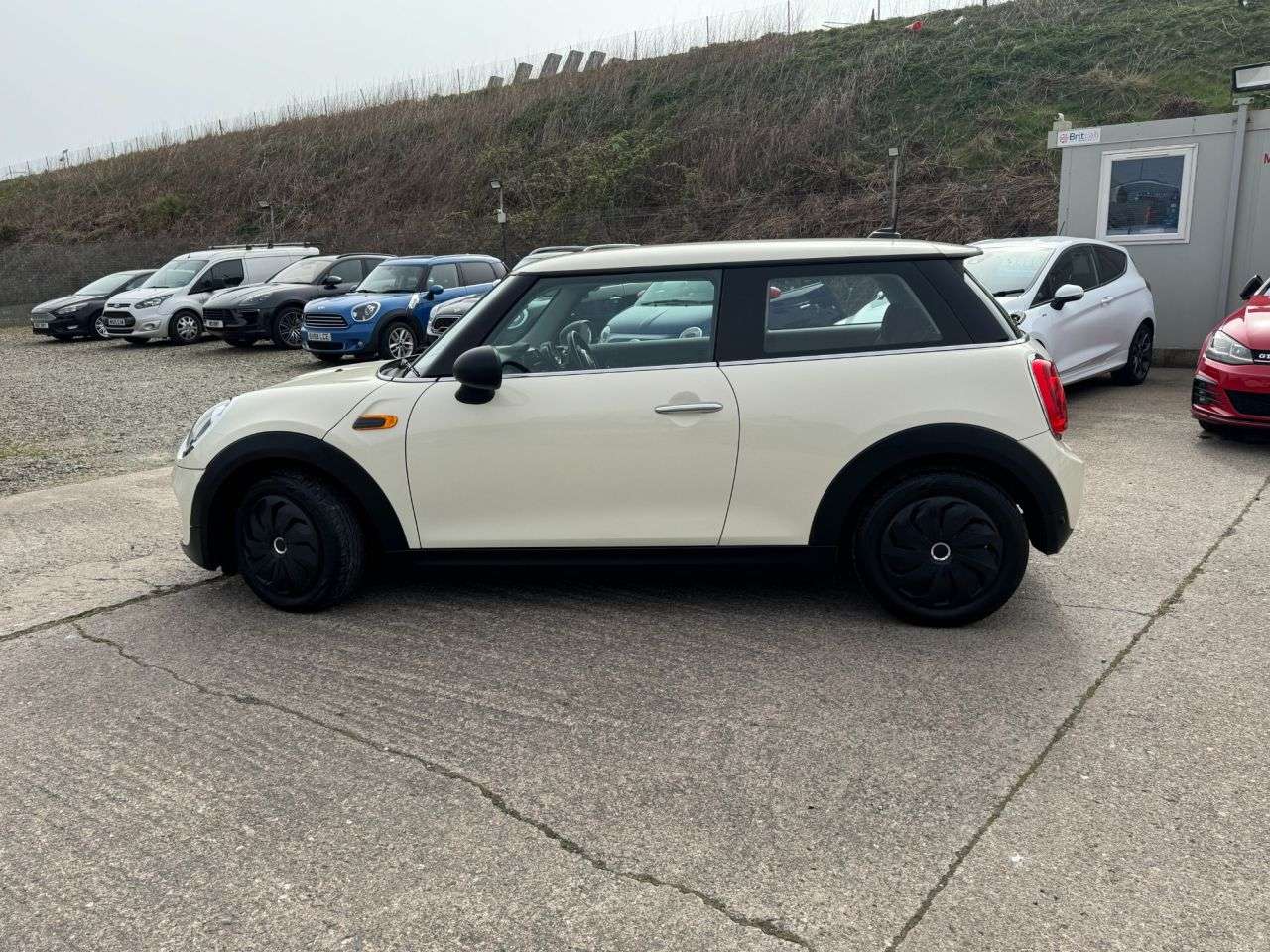 A 2015 MINI HATCH 1.2 One Hatchback 3dr Petrol Auto Euro 6 (s/s) (102 ps) A 2015 MINI HATCH 1.2 One Hatchback 3dr Petrol Auto Euro 6 (s/s) (102 ps)