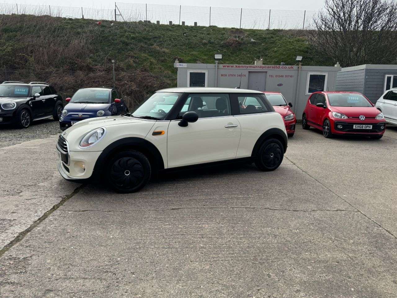 A 2015 MINI HATCH 1.2 One Hatchback 3dr Petrol Auto Euro 6 (s/s) (102 ps) A 2015 MINI HATCH 1.2 One Hatchback 3dr Petrol Auto Euro 6 (s/s) (102 ps)
