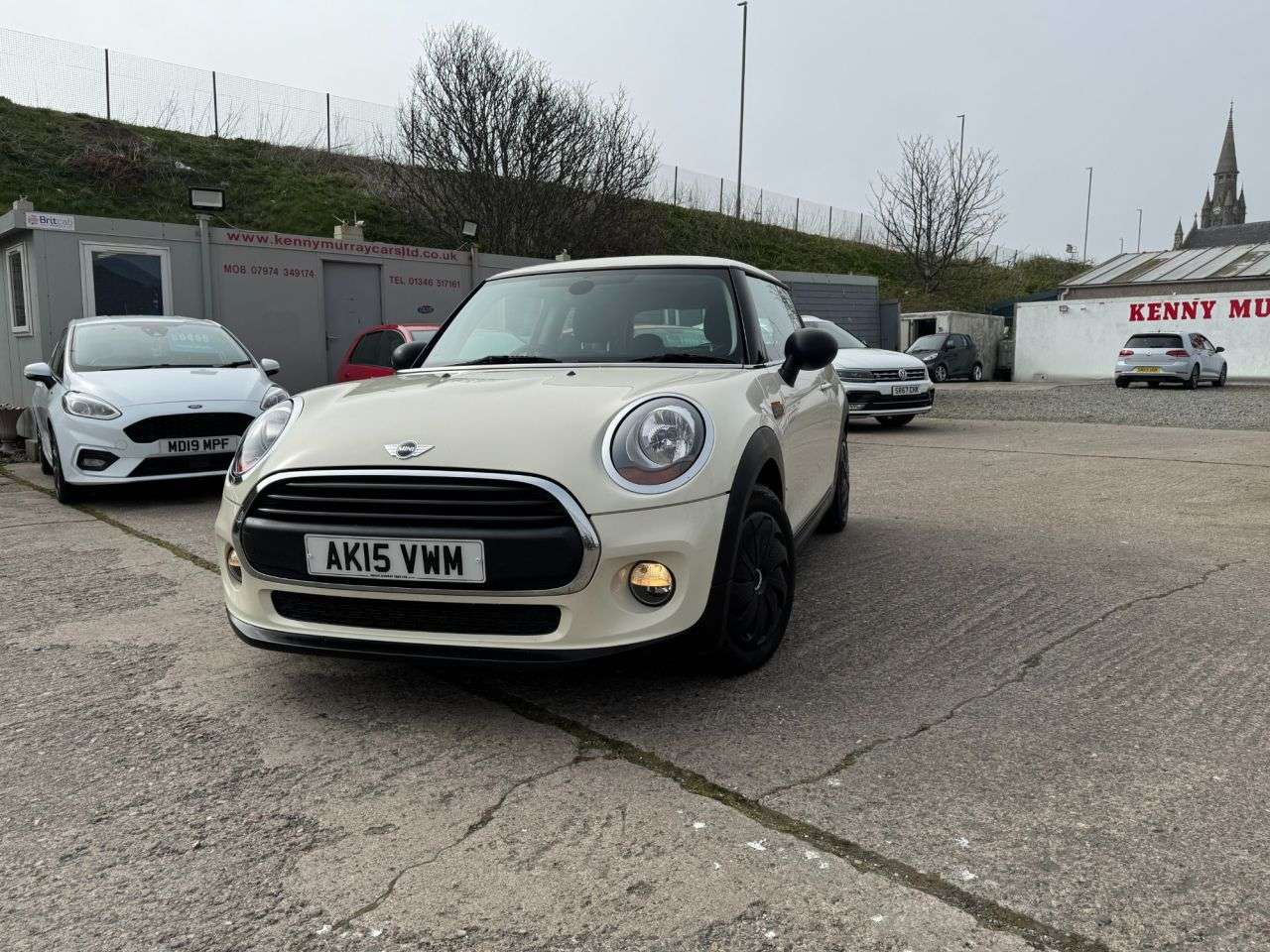 A 2015 MINI HATCH 1.2 One Hatchback 3dr Petrol Auto Euro 6 (s/s) (102 ps) A 2015 MINI HATCH 1.2 One Hatchback 3dr Petrol Auto Euro 6 (s/s) (102 ps)