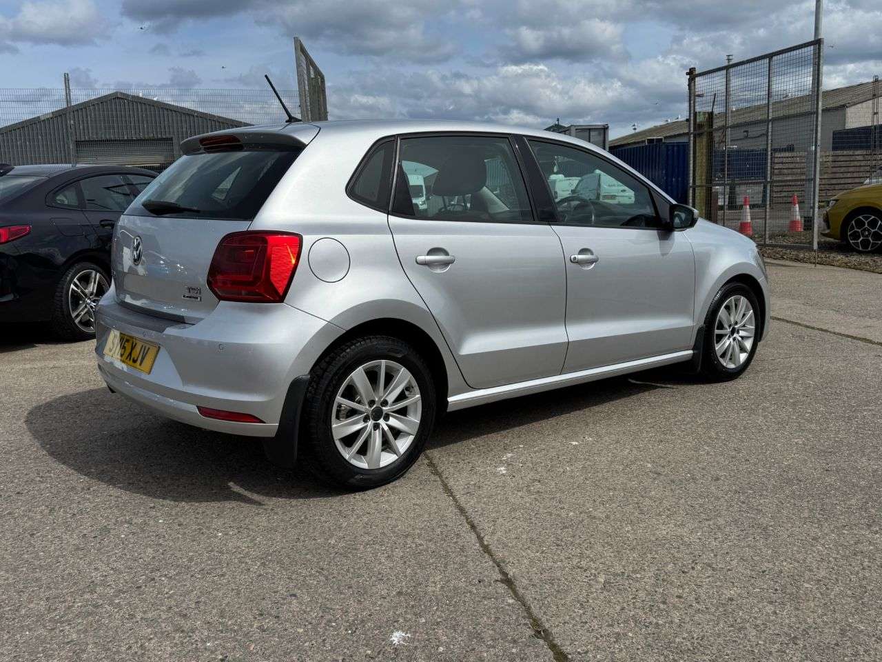 A 2015 VOLKSWAGEN POLO 1.2 TSI BlueMotion Tech SE Hatchback 5dr Petrol DSG Euro 6 (s/s) (90 ps) A 2015 VOLKSWAGEN POLO 1.2 TSI BlueMotion Tech SE Hatchback 5dr Petrol DSG Euro 6 (s/s) (90 ps)
