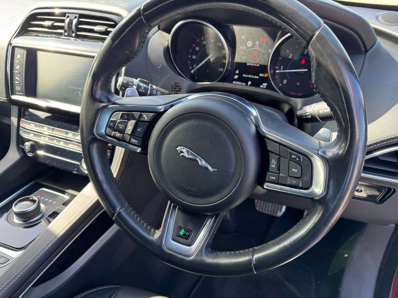 2018 JAGUAR F-PACE 2018 JAGUAR F-PACE
