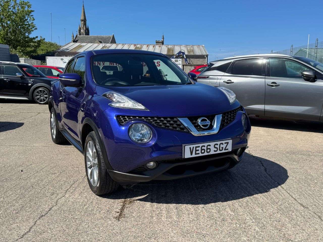 A 2016 NISSAN JUKE 1.2 DIG-T Tekna SUV 5dr Petrol Manual Euro 6 (s/s) (115 ps) A 2016 NISSAN JUKE 1.2 DIG-T Tekna SUV 5dr Petrol Manual Euro 6 (s/s) (115 ps)