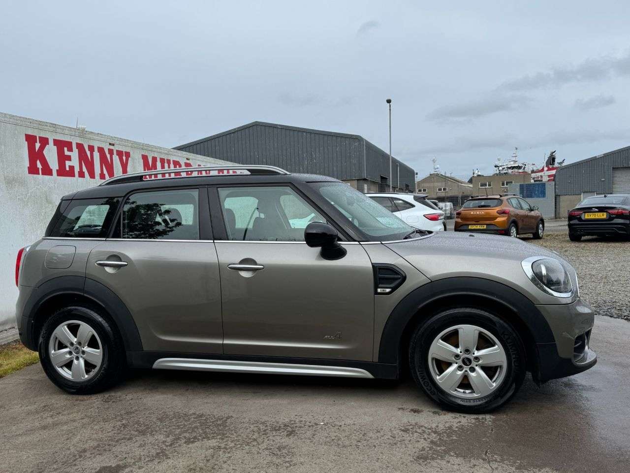 A 2017 MINI COUNTRYMAN 1.5 Cooper SUV 5dr Petrol Auto 6Spd ALL4 Euro 6 (s/s) (136 ps) A 2017 MINI COUNTRYMAN 1.5 Cooper SUV 5dr Petrol Auto 6Spd ALL4 Euro 6 (s/s) (136 ps)