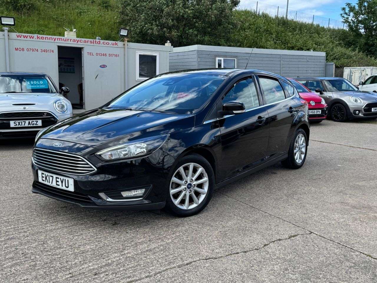A 2017 FORD FOCUS 1.0T EcoBoost Titanium Hatchback 5dr Petrol Manual Euro 6 (s/s) (125 ps) A 2017 FORD FOCUS 1.0T EcoBoost Titanium Hatchback 5dr Petrol Manual Euro 6 (s/s) (125 ps)