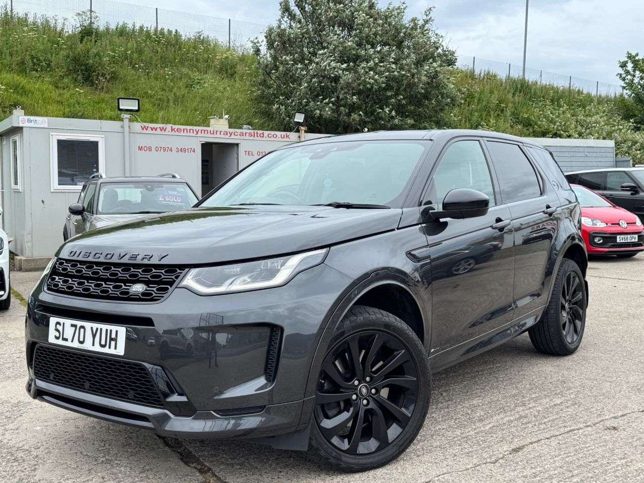 A 2020 LAND ROVER DISCOVERY SPORT 2.0 D240 MHEV R-Dynamic SE SUV 5dr Diesel Auto 4WD Euro 6 (s/s) (240 ps) A 2020 LAND ROVER DISCOVERY SPORT 2.0 D240 MHEV R-Dynamic SE SUV 5dr Diesel Auto 4WD Euro 6 (s/s) (240 ps)